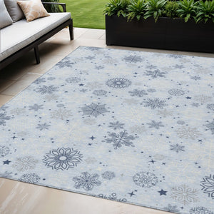 HomeRoots 5' Stylish Snowflake Washable Area Rug in Sky Blue & Navy - Indoor/Outdoor Durability & Elegance! 621647