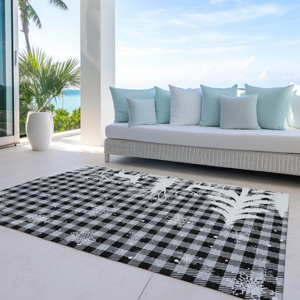 HomeRoots 5' Stylish Gray, Black & Ivory Plaid Washable Area Rug – Perfect for Indoor & Outdoor Spaces! 621671