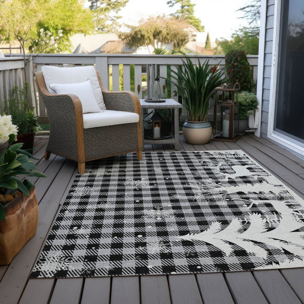 HomeRoots 5' Stylish Gray, Black & Ivory Plaid Washable Area Rug – Perfect for Indoor & Outdoor Spaces! 621671