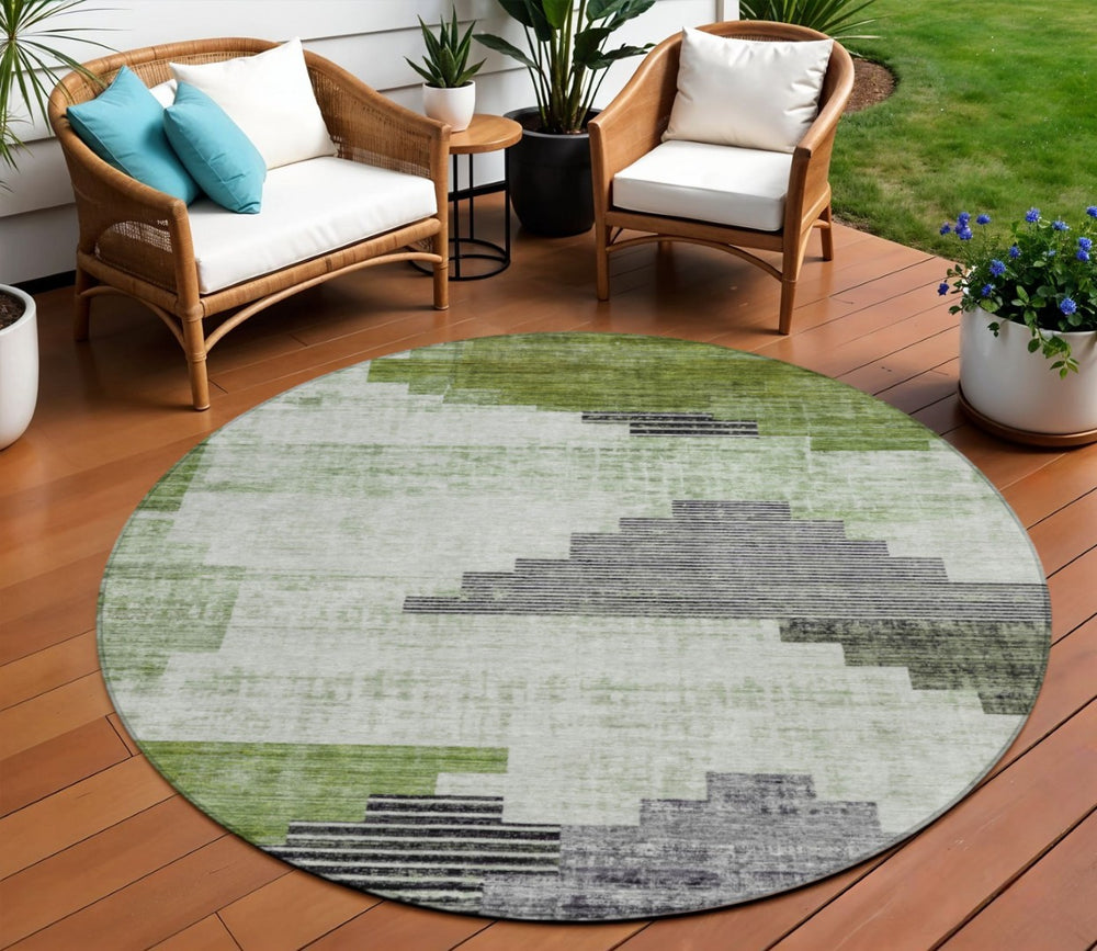 HomeRoots 8' Fern Green Geometric Round Area Rug - Washable, Durable, Indoor/Outdoor Perfect for High Traffic Areas 621918