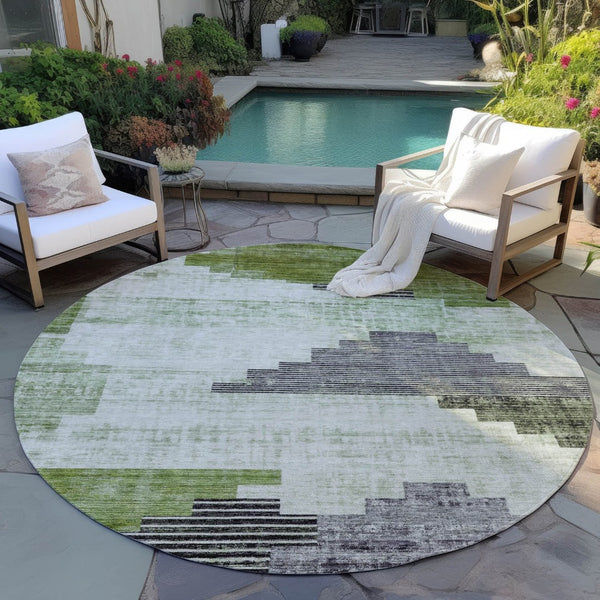 HomeRoots 8' Fern Green Geometric Round Area Rug - Washable, Durable, Indoor/Outdoor Perfect for High Traffic Areas 621918
