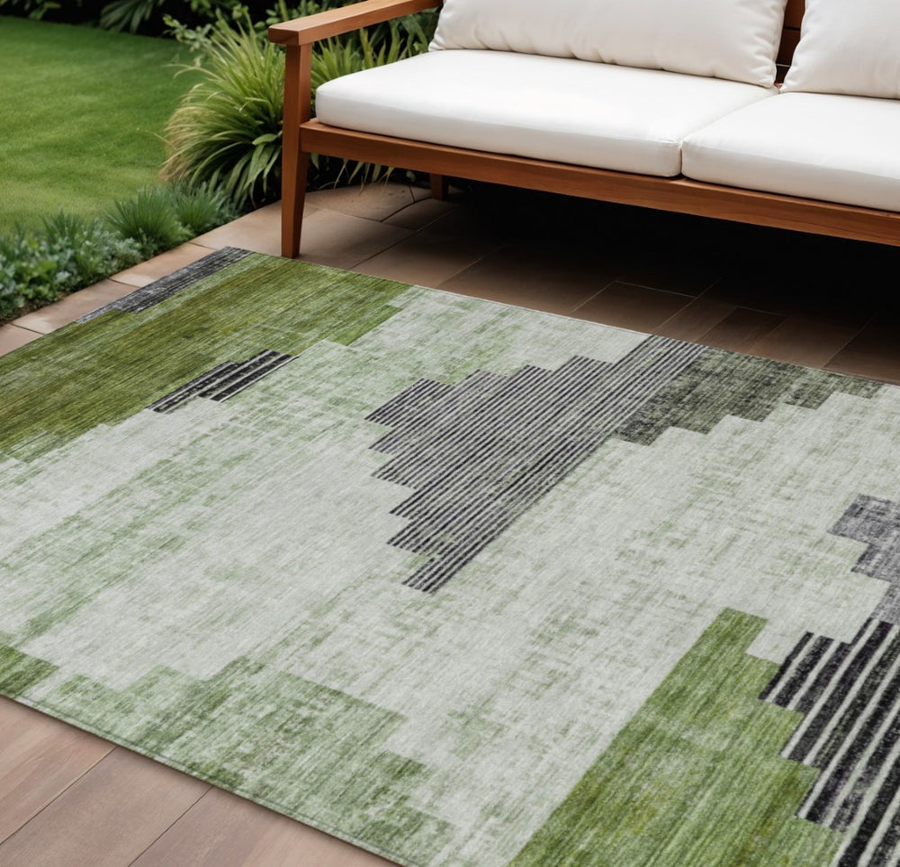HomeRoots 10' Contemporary Fern Green Geometric Area Rug - Washable, Durable & Ideal for Indoor/Outdoor Spaces 621921