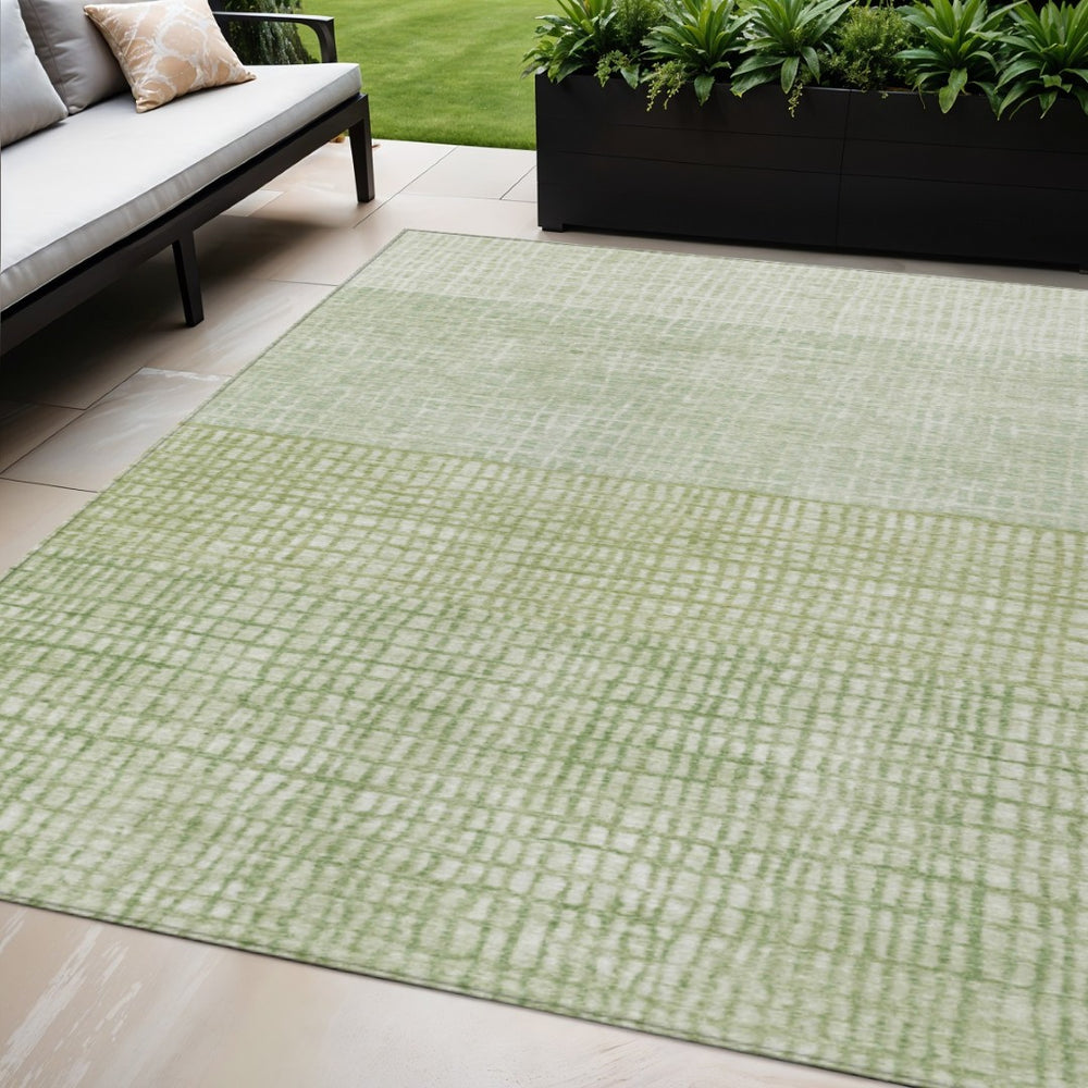 HomeRoots 5' Sage and Ivory Geometric Indoor Outdoor Area Rug - Stylish, Washable, Durable for High Traffic Spaces 622037