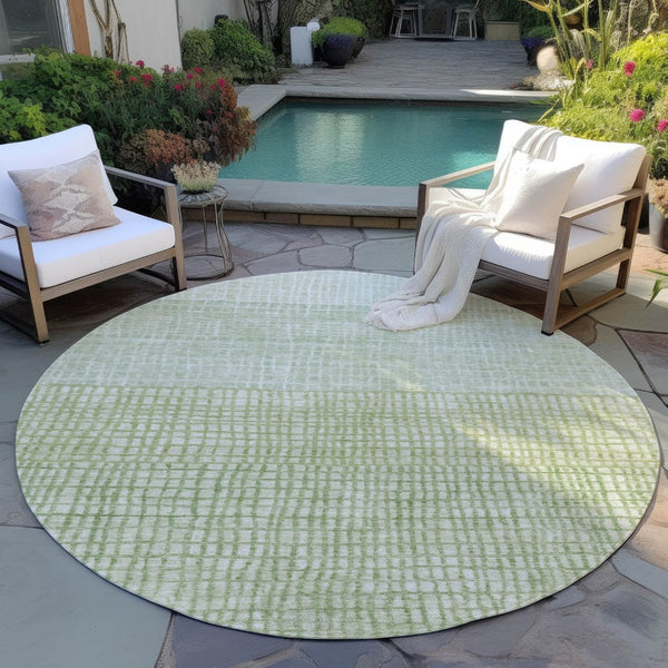 HomeRoots 8' Sage and Ivory Round Geometric Rug - Durable, Washable, Perfect for Indoor & Outdoor Spaces! 622038