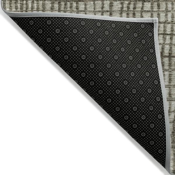 HomeRoots 8' Taupe and Ivory Round Geometric Area Rug - Durable, Washable, Indoor/Outdoor Style for Any Space 622056