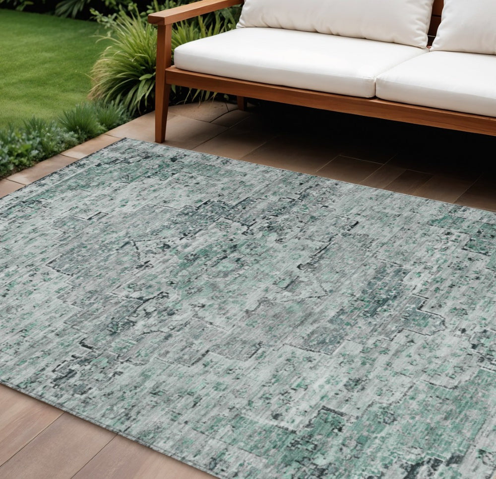 HomeRoots 10' Teal Blue & Pale Aqua Medallion Area Rug - Durable, Washable, Indoor/Outdoor Charm for Any Space 622089