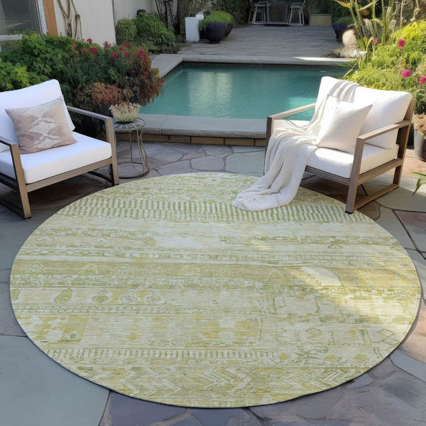 HomeRoots 8' Tan and Gold Striped Round Area Rug – Stylish, Washable, Durable for Indoor & Outdoor Spaces! 622212