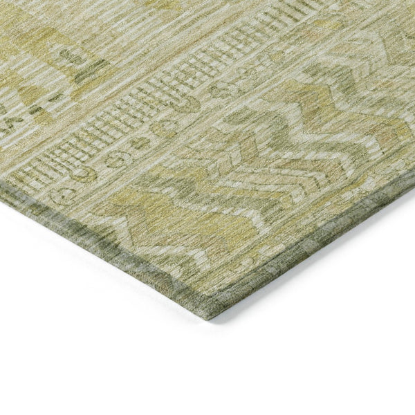HomeRoots 8' Tan and Gold Striped Round Area Rug – Stylish, Washable, Durable for Indoor & Outdoor Spaces! 622212