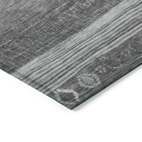 HomeRoots 5' Gray and Silver Aztec Area Rug - Durable, Washable Design for Indoor and Outdoor Spaces 8' Round 622608
