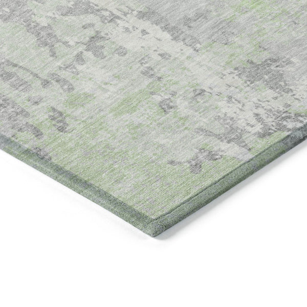 HomeRoots 5' Artichoke Green & Ivory Abstract Indoor Outdoor Area Rug - Durable, Washable, Modern Design 8' Round 622614