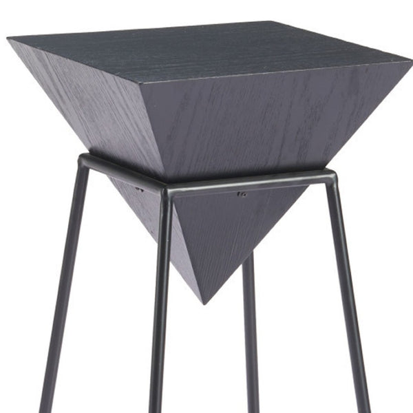 HomeRoots 25" Black Steel Pedestal End Table - Modern Industrial Design, Compact & Durable for Versatile Use 622655