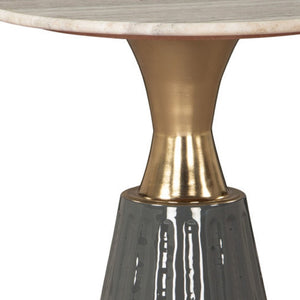 HomeRoots 22" Clear and Gold Pedestal End Table - Modern Elegance for Living Rooms, Bedrooms & Entryways 622673