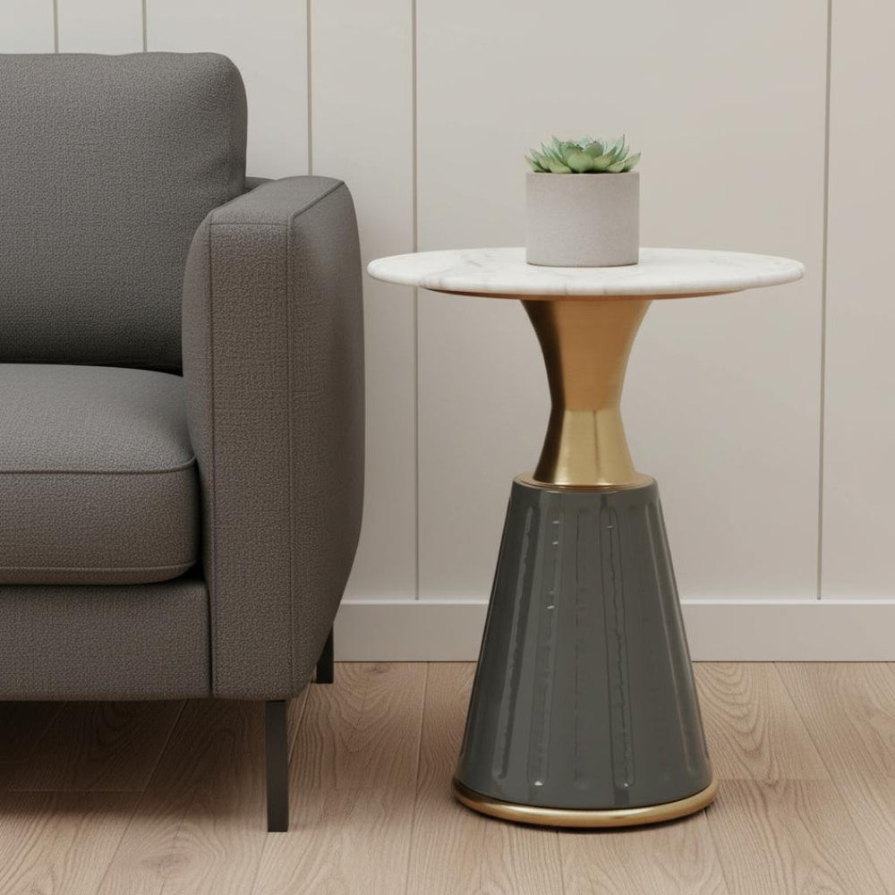 HomeRoots 22" Clear and Gold Pedestal End Table - Modern Elegance for Living Rooms, Bedrooms & Entryways 622673