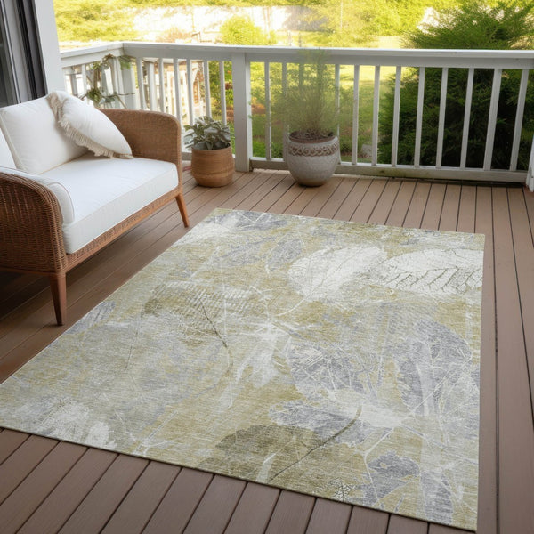 HomeRoots 5' Beige and Ivory Floral Area Rug - Stylish, Washable, Indoor/Outdoor Durability for High-Traffic Areas 5' X 8' 622750