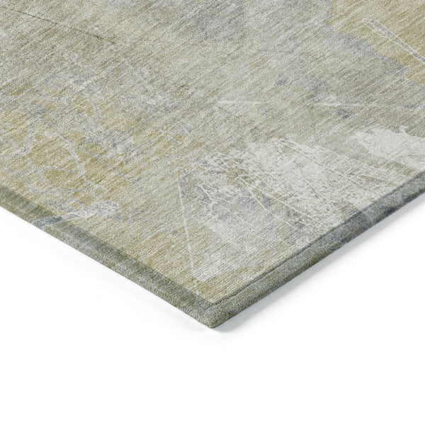HomeRoots 5' Beige and Ivory Floral Area Rug - Stylish, Washable, Indoor/Outdoor Durability for High-Traffic Areas 8' Round 622751