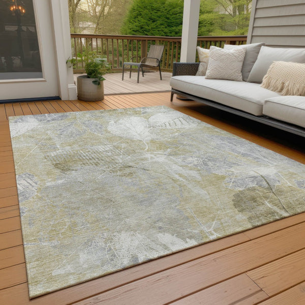 HomeRoots 5' Beige and Ivory Floral Area Rug - Stylish, Washable, Indoor/Outdoor Durability for High-Traffic Areas 8' X 10' 622752