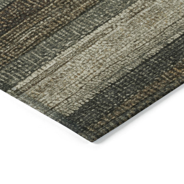 HomeRoots 5' Khaki and Gold Striped Washable Area Rug - Durable Indoor-Outdoor Elegance for Any Space 8' Round 623236