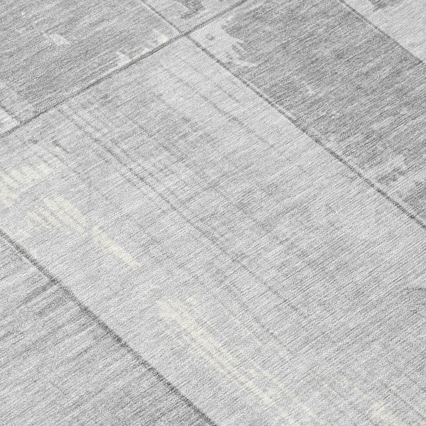 HomeRoots 8' Gray and Silver Round Geometric Rug – Washable, Durable Indoor/Outdoor Area Rug for Modern Spaces 623655