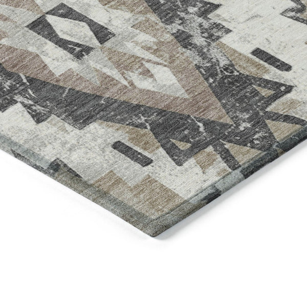 HomeRoots 8' Taupe and Gray Round Aztec Indoor-Outdoor Area Rug - Durable, Washable & Stylish for Any Space 623727