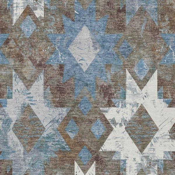 HomeRoots 5' Aztec Area Rug - Durable, Washable, Indoor/Outdoor, Brown & Denim Blue Design for All Spaces! 623744