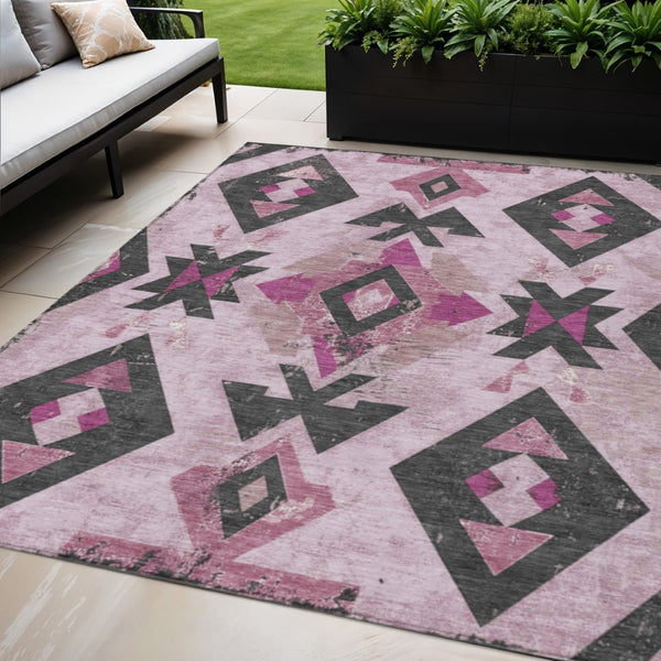 HomeRoots 5' Stylish Pink Charcoal Mauve Aztec Washable Indoor Outdoor Area Rug – Durable, Versatile & Chic! 623870