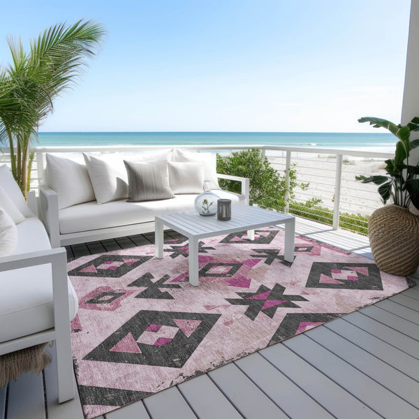 HomeRoots 5' Stylish Pink Charcoal Mauve Aztec Washable Indoor Outdoor Area Rug – Durable, Versatile & Chic! 623870