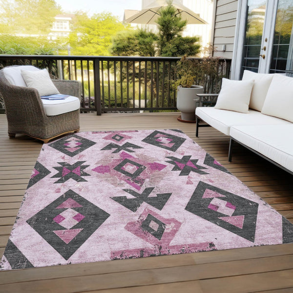 HomeRoots 5' Stylish Pink Charcoal Mauve Aztec Washable Indoor Outdoor Area Rug – Durable, Versatile & Chic! 623870