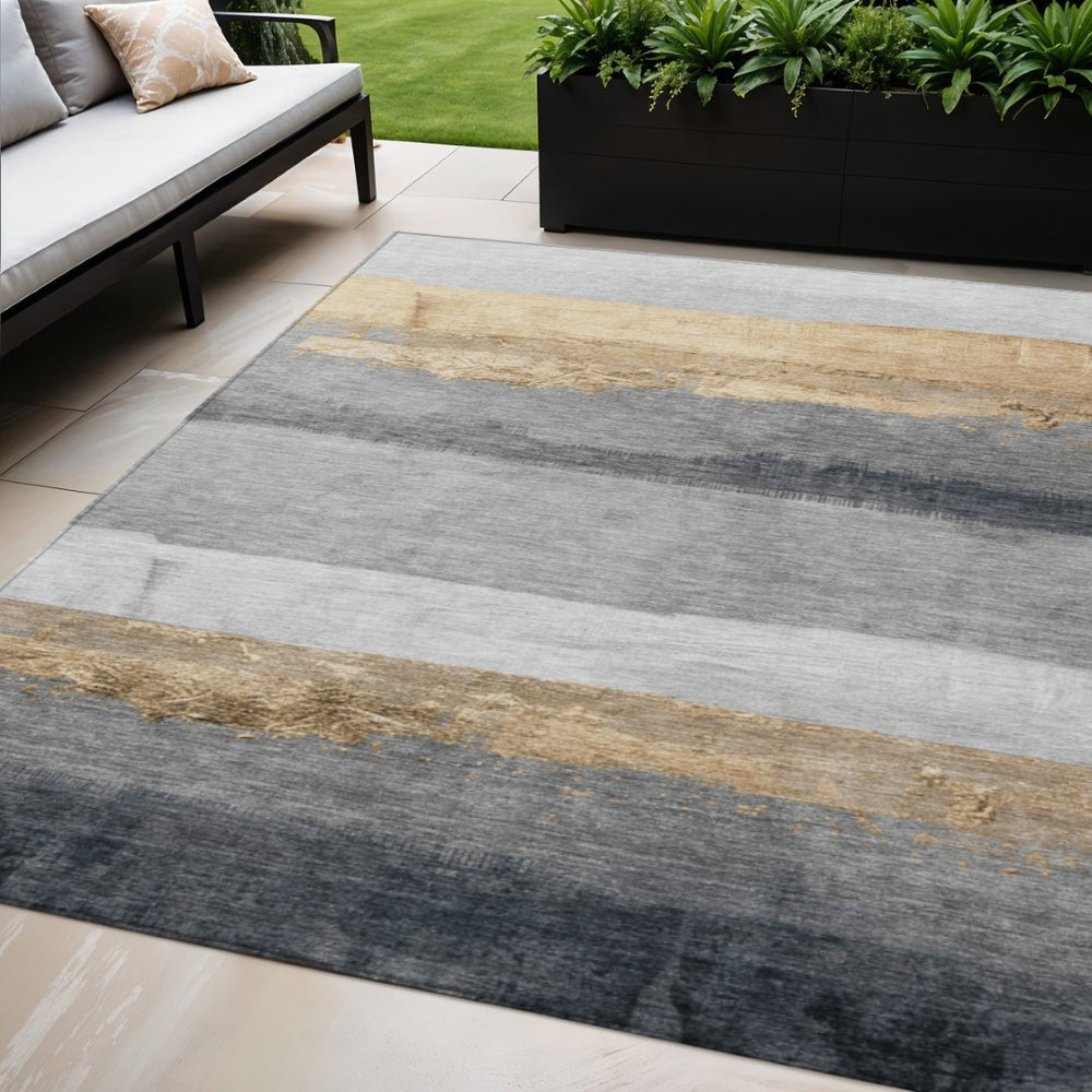 HomeRoots 5' Gold and Gray Striped Washable Area Rug – Durable Indoor/Outdoor Design for High-Traffic Spaces 623900