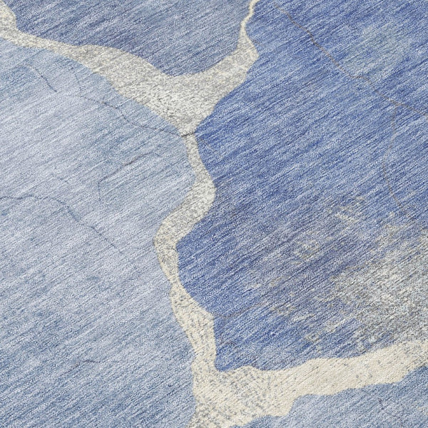HomeRoots 8' Round Abstract Denim Blue and Beige Area Rug - Stylish, Washable, Durable for Indoor & Outdoor Use 624697