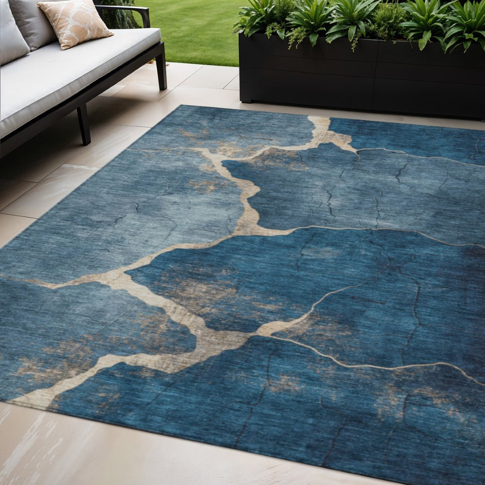 HomeRoots 5' Navy Blue & Beige Abstract Area Rug - Washable, Durable, Stylish for Indoor & Outdoor Spaces 624714