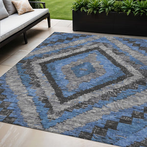 HomeRoots 5' Blue and Gray Aztec Washable Area Rug – Durable Indoor/Outdoor Design for Modern Spaces & Easy Care 624744