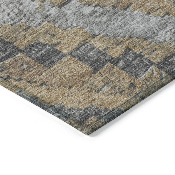 HomeRoots 8' Khaki and Gray Round Aztec Indoor Outdoor Area Rug - Durable, Washable, Stylish for Any Space! 624757
