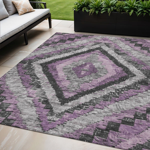 HomeRoots 5' Stylish Lavender & Gray Aztec Washable Area Rug - Durable Indoor/Outdoor Décor for High-Traffic Spaces 624762