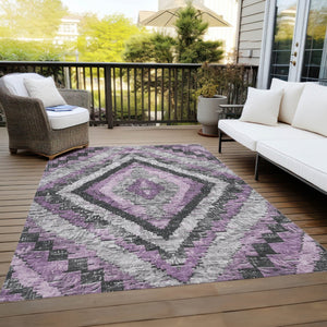 HomeRoots 5' Stylish Lavender & Gray Aztec Washable Area Rug - Durable Indoor/Outdoor Décor for High-Traffic Spaces 624762