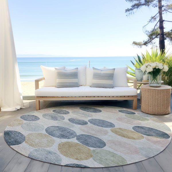 HomeRoots 5' Stylish Geometric Indoor/Outdoor Area Rug in Beige, Navy Blue & Gold - Washable & Durable Design 8' Round 625075