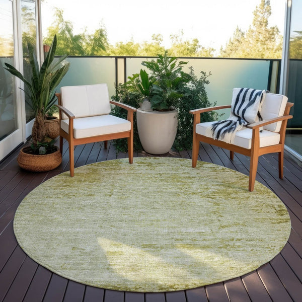 HomeRoots 5' Artichoke Green and Ivory Abstract Washable Area Rug for Indoor and Outdoor High-Traffic Use 8' Round 625219