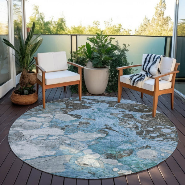 HomeRoots 8' Blue and Charcoal Round Abstract Washable Rug - Stylish Indoor/Outdoor Area Rug for Any Space 625471