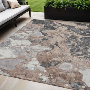 HomeRoots 5' Stylish Brown & Charcoal Abstract Washable Area Rug for Indoor/Outdoor Durability & Elegance 625488