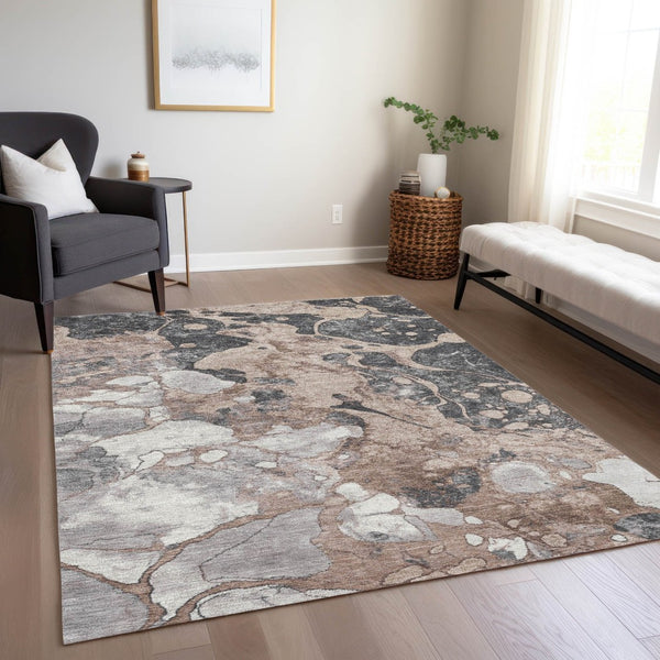 HomeRoots 5' Stylish Brown & Charcoal Abstract Washable Area Rug for Indoor/Outdoor Durability & Elegance 625488