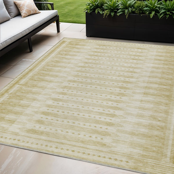 HomeRoots 5' Gold and Beige Geometric Washable Area Rug - Durable, Stylish Indoor/Outdoor Accent for All Spaces 625811