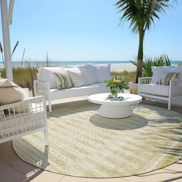 HomeRoots 8' Gold and Beige Geometric Round Washable Area Rug for Indoor & Outdoor Spaces - Stylish Comfort 625812