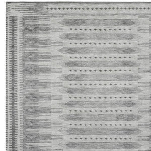HomeRoots 5' Gray and Silver Geometric Area Rug - Washable, Indoor/Outdoor, Durable Design for Modern Spaces 625817
