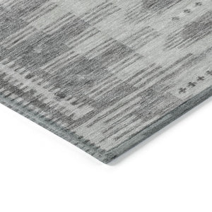 HomeRoots 5' Gray and Silver Geometric Area Rug - Washable, Indoor/Outdoor, Durable Design for Modern Spaces 625817