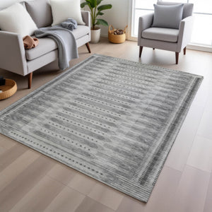 HomeRoots 5' Gray and Silver Geometric Area Rug - Washable, Indoor/Outdoor, Durable Design for Modern Spaces 625817