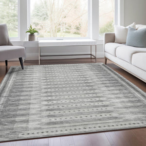 HomeRoots 5' Gray and Silver Geometric Area Rug - Washable, Indoor/Outdoor, Durable Design for Modern Spaces 625817