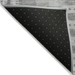 HomeRoots 8' Gray and Silver Round Geometric Area Rug – Modern, Washable Design for Indoor & Outdoor Spaces! 625818