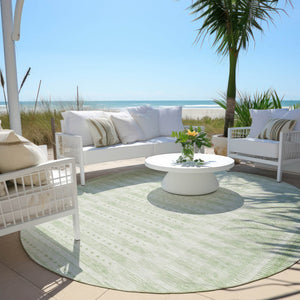 HomeRoots 8' Sage and Ivory Round Geometric Rug - Stylish, Washable Indoor/Outdoor Area Rug for High-Traffic Spaces 625830