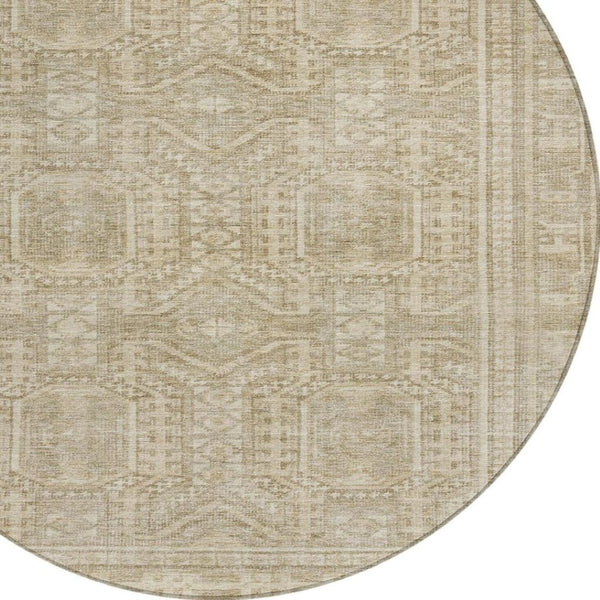 HomeRoots 8' Beige and Ivory Round Geometric Area Rug - Washable, Durable, Perfect for Indoor & Outdoor Spaces 625896