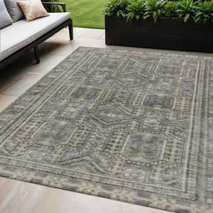 HomeRoots 5' Stylish Pewter and Beige Geometric Area Rug - Washable, Durable for Indoor & Outdoor Spaces 625925
