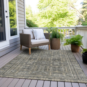 HomeRoots 5' Stylish Pewter and Beige Geometric Area Rug - Washable, Durable for Indoor & Outdoor Spaces 625925